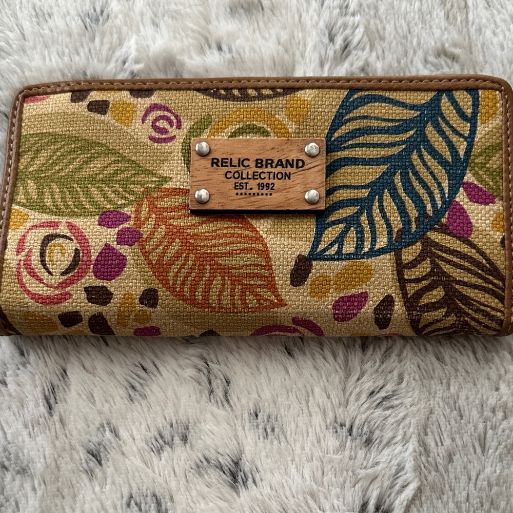 Relic Multicolor Leaf Pattern Wallet - image 1